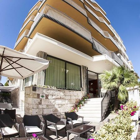 Hotel Brig Cattolica Exterior foto